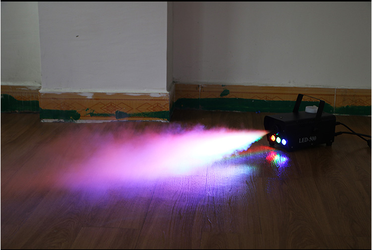 Machine à Fumée RGB 500 W avec Télécommande – Effet LED